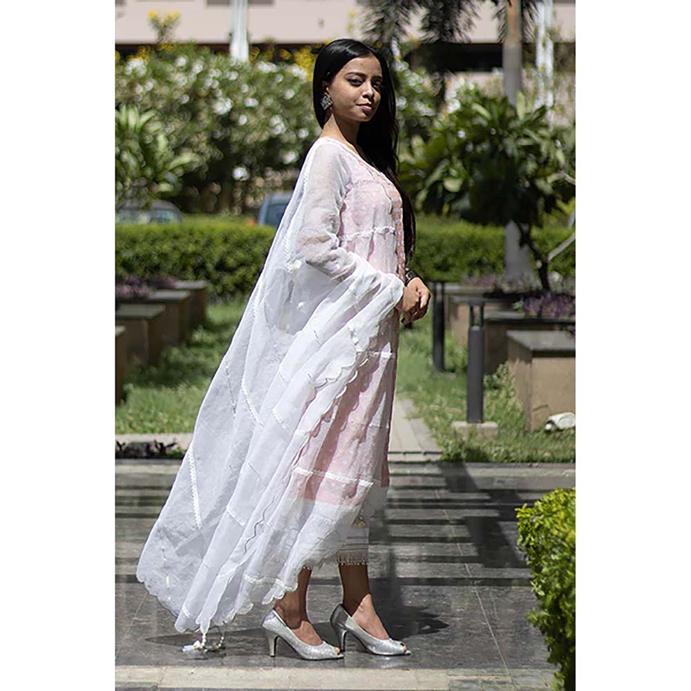 Saatvikei Kesar - Peach Sleeveless Kurta with Pant and Dupatta (Set of 3)