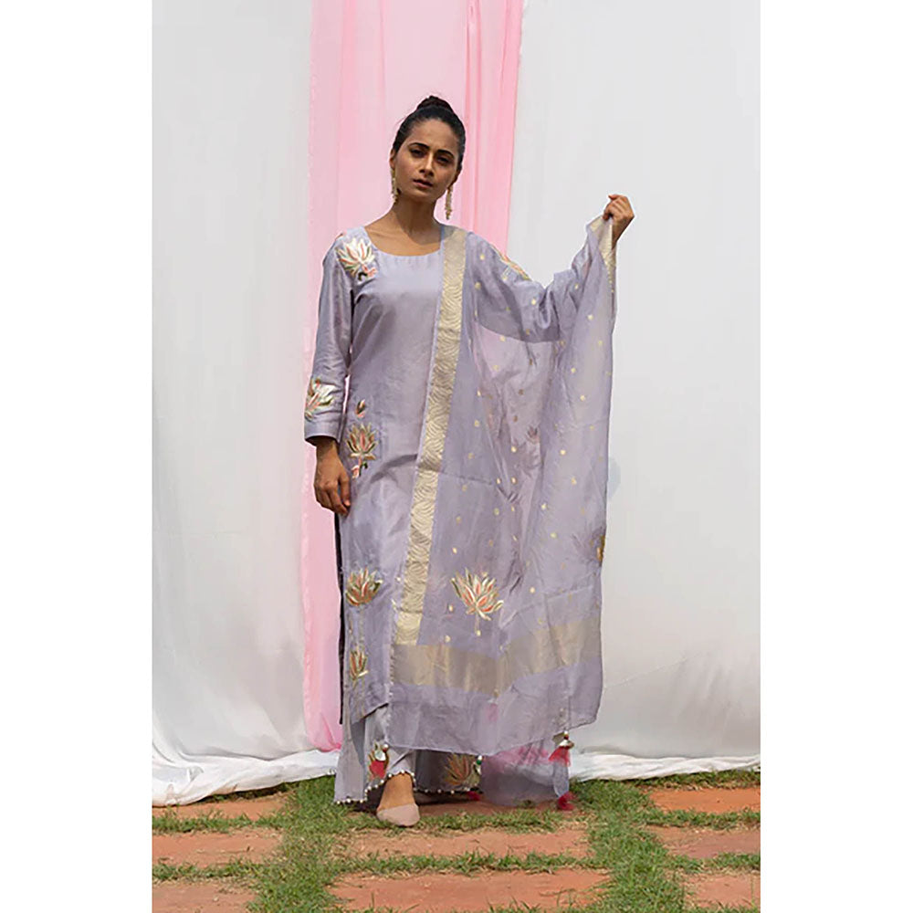 Saatvikei Lotus - Light Grey Kurta with Pant and Dupatta (Set of 3)