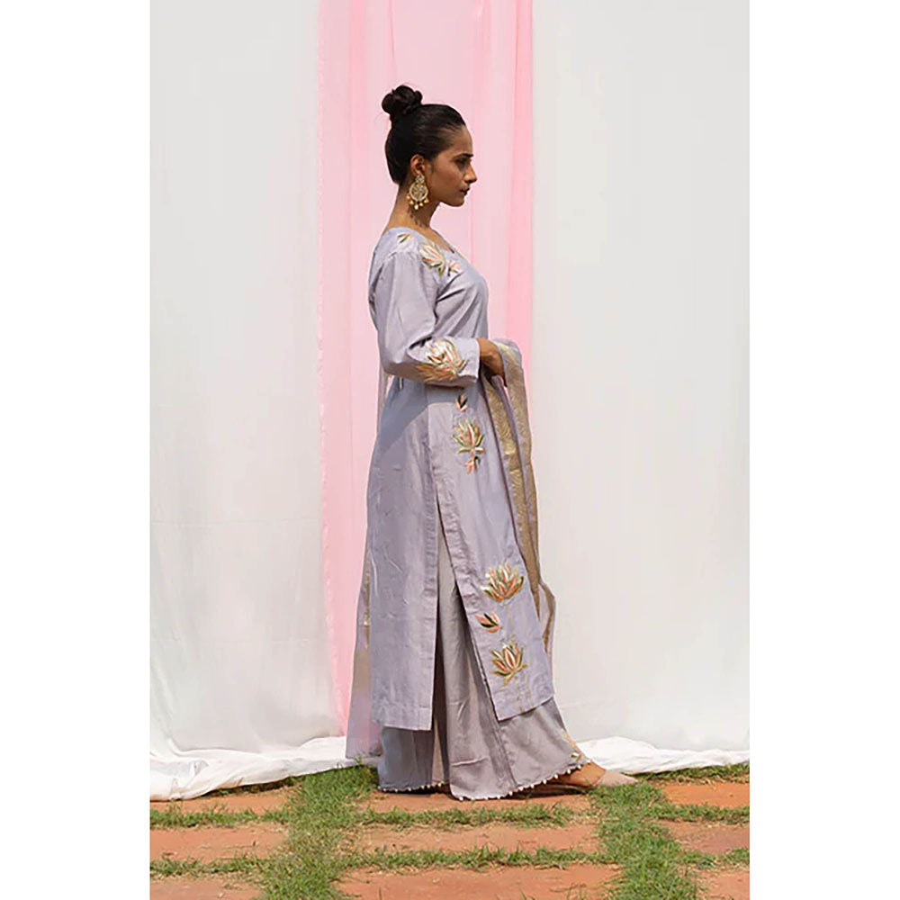 Saatvikei Lotus - Light Grey Kurta with Pant and Dupatta (Set of 3)