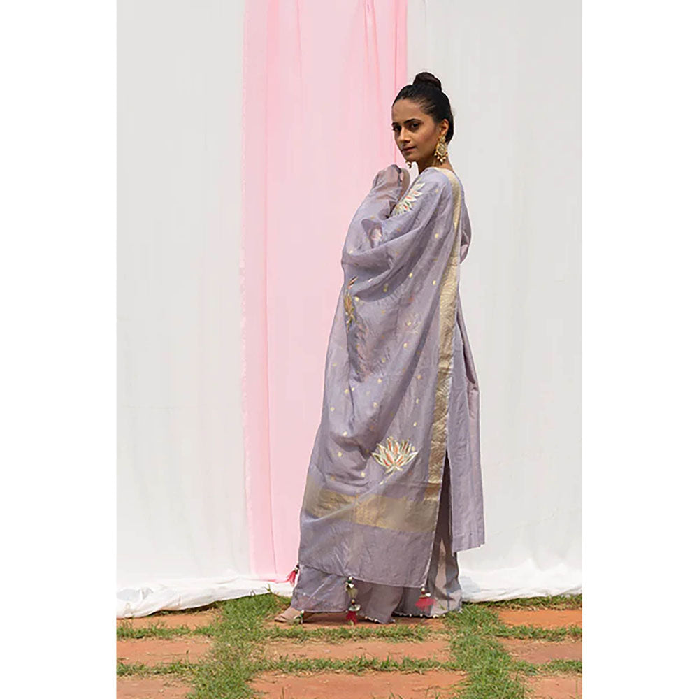 Saatvikei Lotus - Light Grey Kurta with Pant and Dupatta (Set of 3)