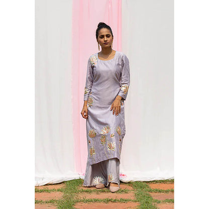Saatvikei Lotus - Light Grey Kurta with Pant and Dupatta (Set of 3)