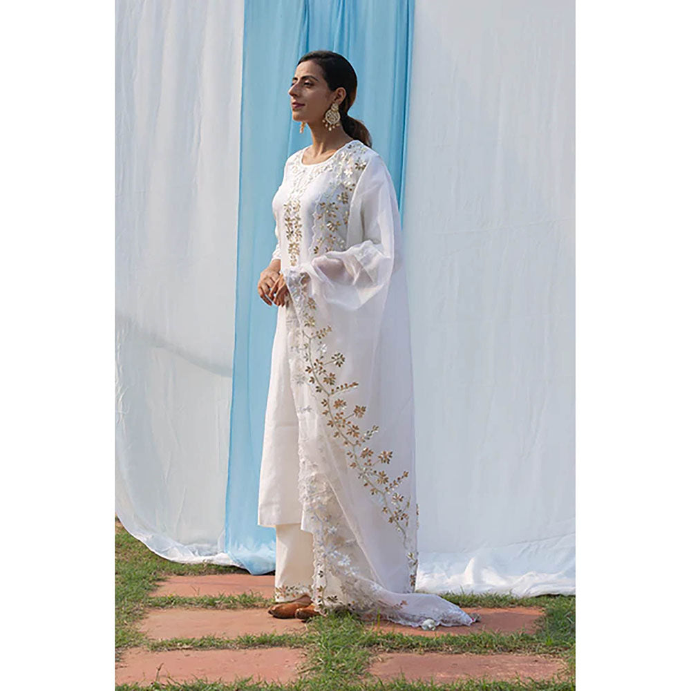 Saatvikei Rajshree - Ivory Kurta with Palazzo and Dupatta (Set of 3)