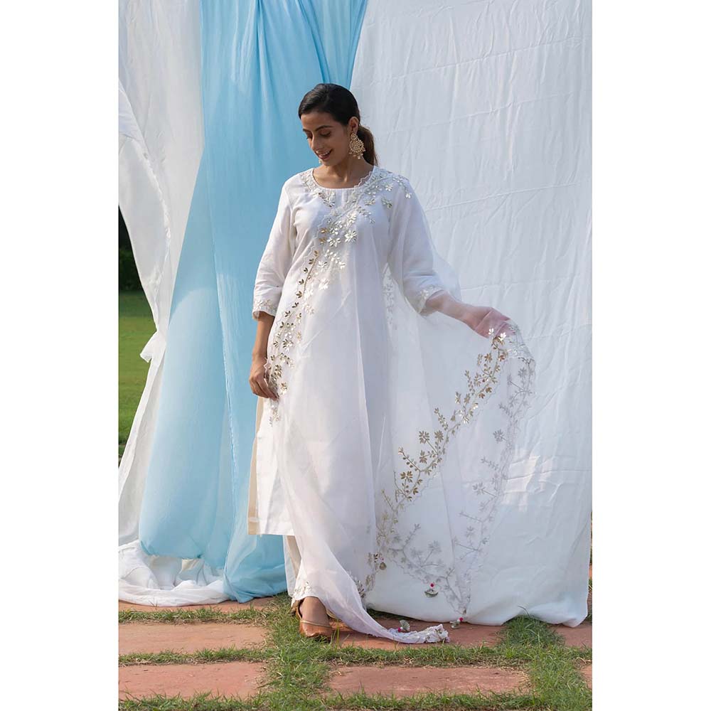 Saatvikei Rajshree - Ivory Kurta with Palazzo and Dupatta (Set of 3)