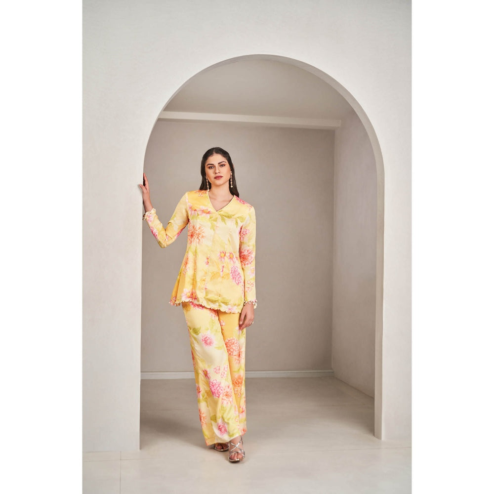 SAMMOHI BY MOKSHA & HIRAL Yellow Floral Co-Ord (Set of 2)