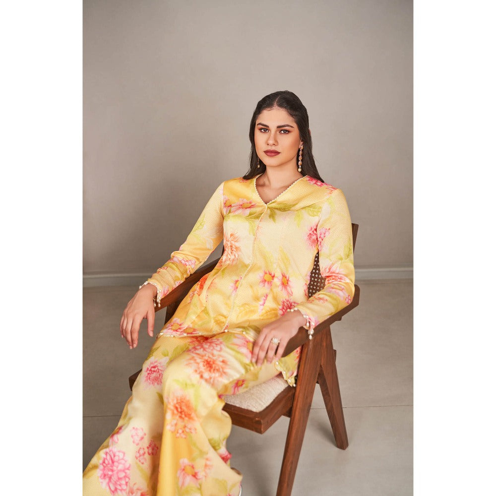 SAMMOHI BY MOKSHA & HIRAL Yellow Floral Co-Ord (Set of 2)