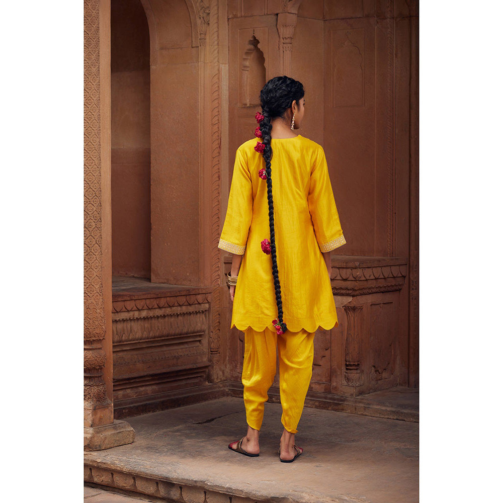 Seema Anand Dua Kurta with Dhoti (Set of 2)