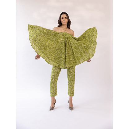 SHAAKHA Green Floral Printed Sleeveless Halter Neck Kurta With Pant (Set of 2)