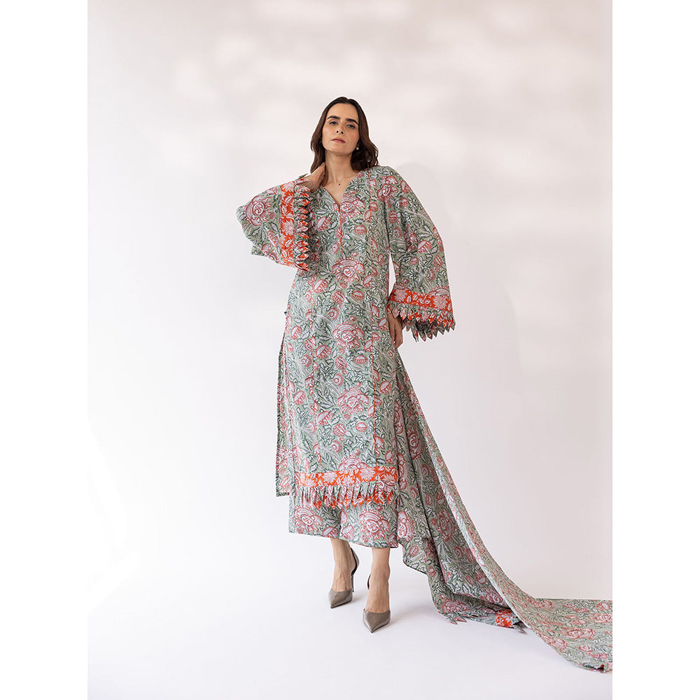SHAAKHA Green Floral Printed Flared Sleeves V-Neck Kurta With Pant & Dupatta (Set of 3)