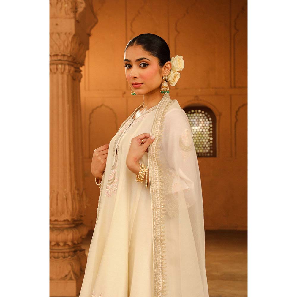 Sheetal Batra Ivory Short Kurta With Salwar And Dupatta (Set of 3)