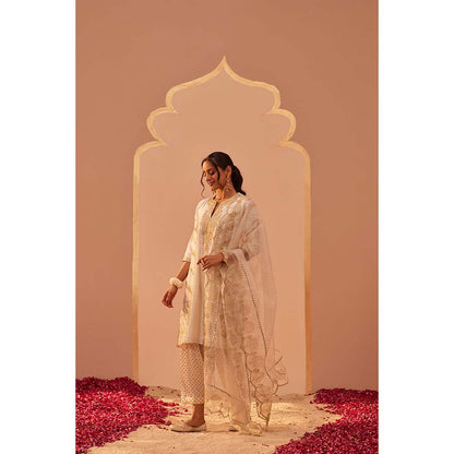 Sheetal Batra Daisy Ivory Kurta With Salwar And Dupatta (Set of 3)