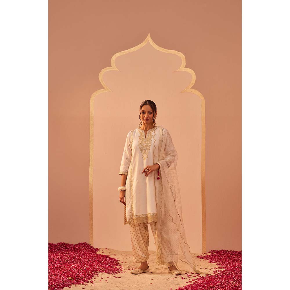 Sheetal Batra Daisy Ivory Kurta With Salwar And Dupatta (Set of 3)