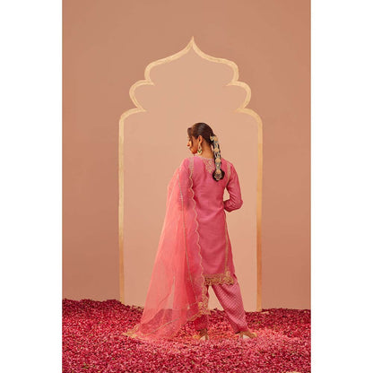 Sheetal Batra Pink Kurta With Salwar And Dupatta (Set of 3)