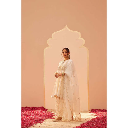 Sheetal Batra Daisy Ivory Kurta With Salwar And Dupatta (Set of 3)