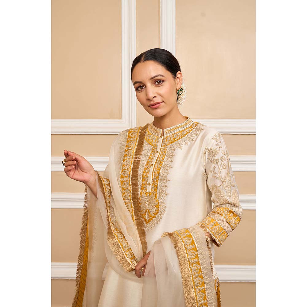 Sheetal Batra Daisy Ivory Kurta With Salwar And Dupatta (Set of 3)
