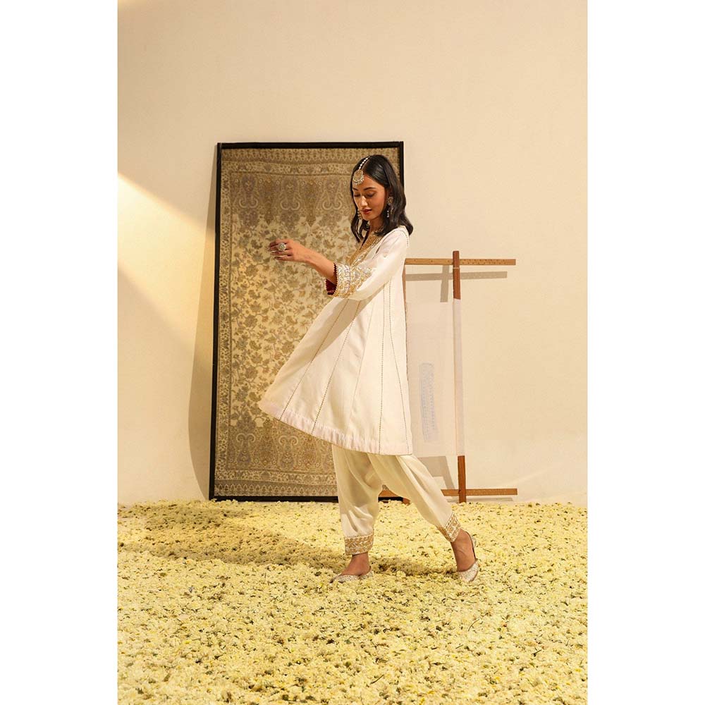 Sheetal Batra Ivory Fayaaz Kurta with Salwar (Set of 2)