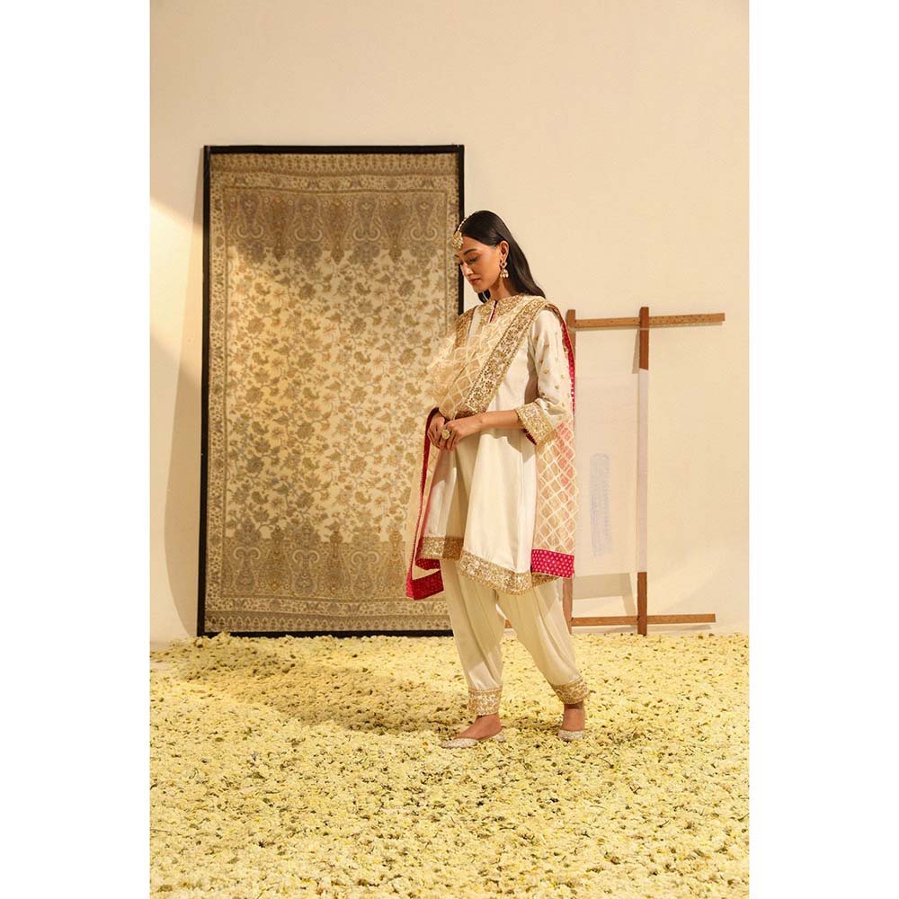 Sheetal Batra Ivory Intezaar Short Kurta with Salwar and Dupatta (Set of 3)