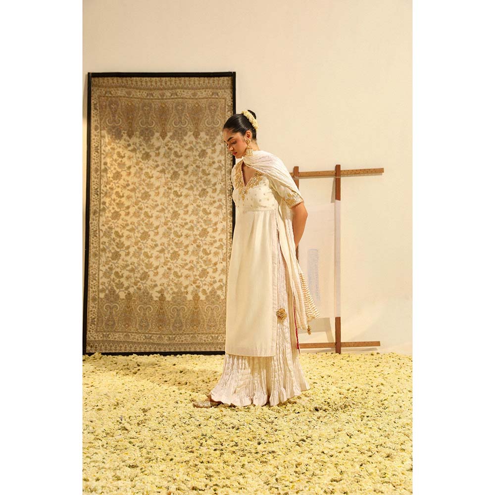 Sheetal Batra Ivory Shahnawaz Straight Kurta with Lehenga and Dupatta (Set of 3)