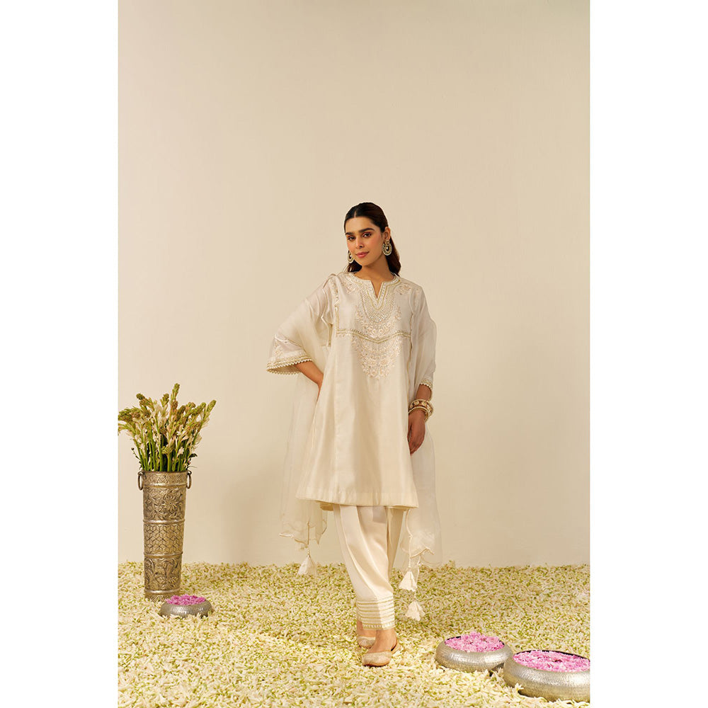 Sheetal Batra Ivory Aiza Short Kurta with Salwar and Dupatta (Set of 3)