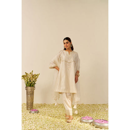 Sheetal Batra Ivory Aiza Short Kurta with Salwar and Dupatta (Set of 3)