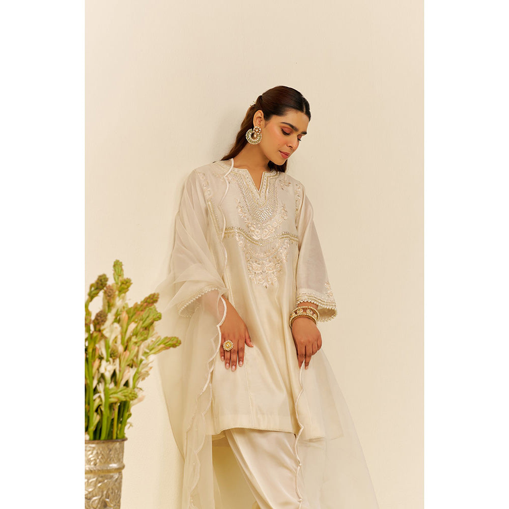 Sheetal Batra Ivory Aiza Short Kurta with Salwar and Dupatta (Set of 3)
