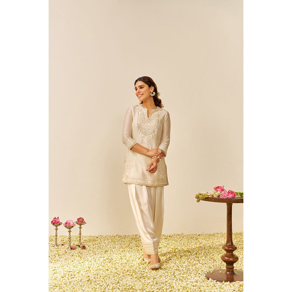 Sheetal Batra Ivory Sara Short Kurta with Salwar and Dupatta (Set of 3)