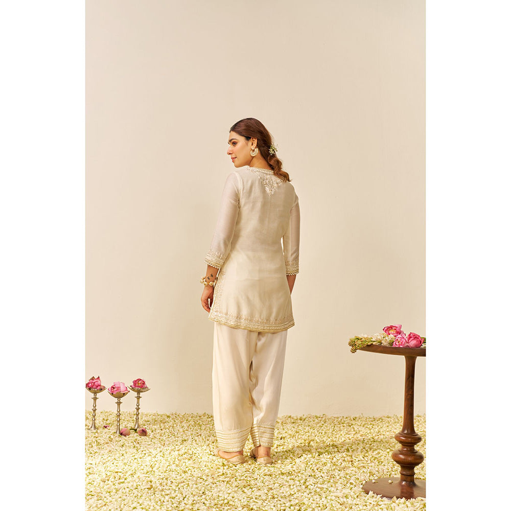 Sheetal Batra Ivory Sara Short Kurta with Salwar and Dupatta (Set of 3)