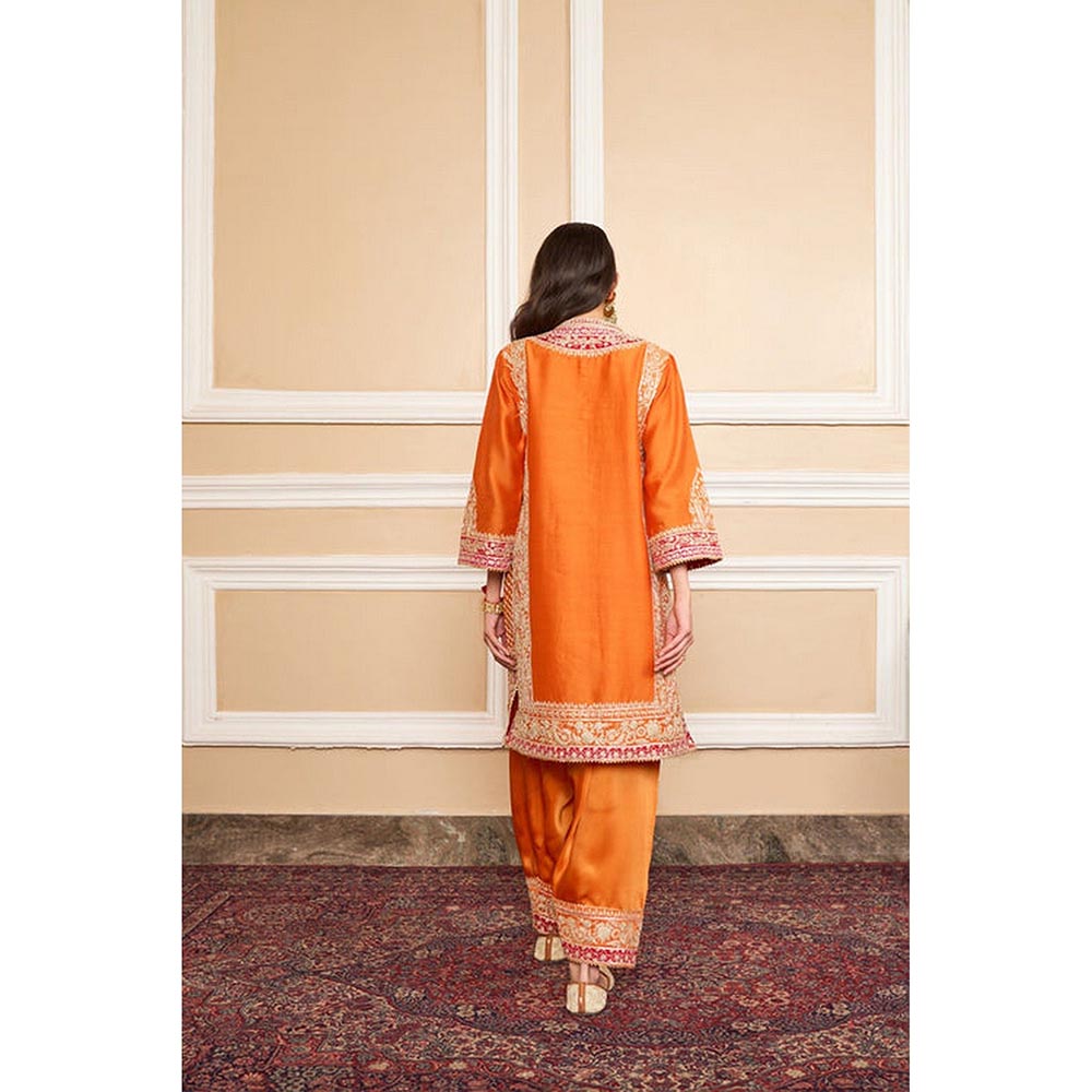 Sheetal Batra Chandni Girdhar In Naayaab - Orange Short Kurta With Salwar And Dupatta