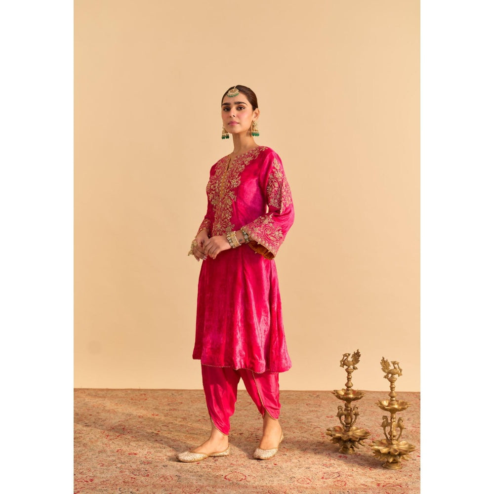 Sheetal Batra Eira Pink Embroidered V-Neck Kurta With Dhoti and Dupatta