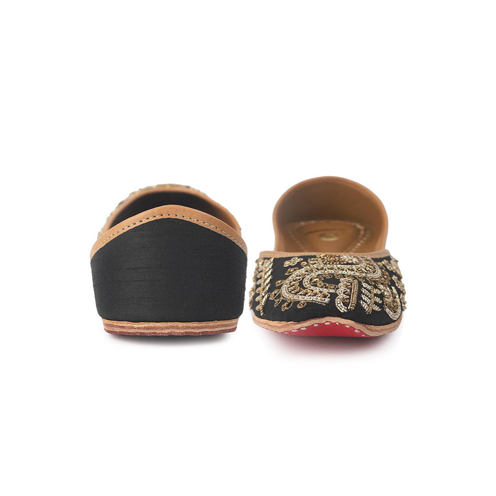 Shilpsutra Women Black Shadow Juttis