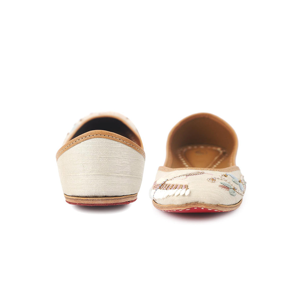Shilpsutra Women Off White Juttis