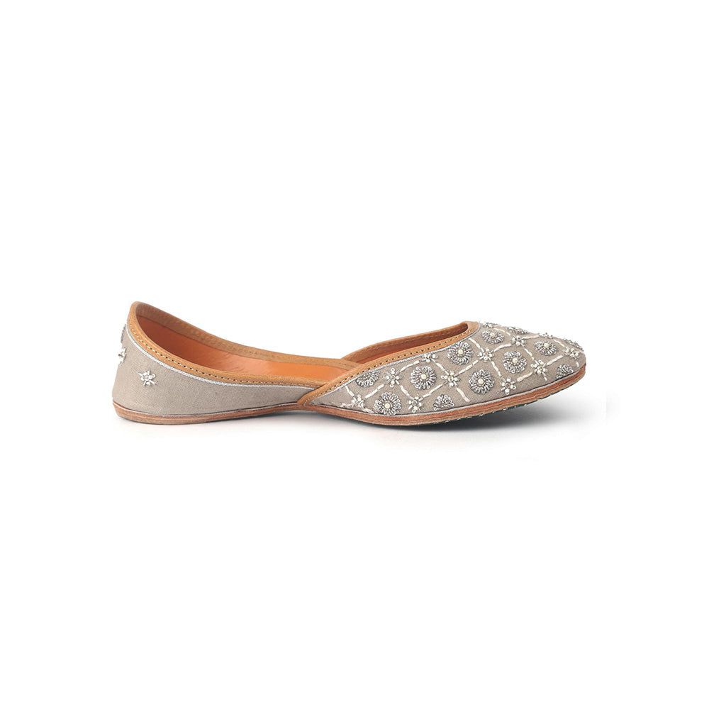 Shilpsutra Women Grey Bliss Juttis