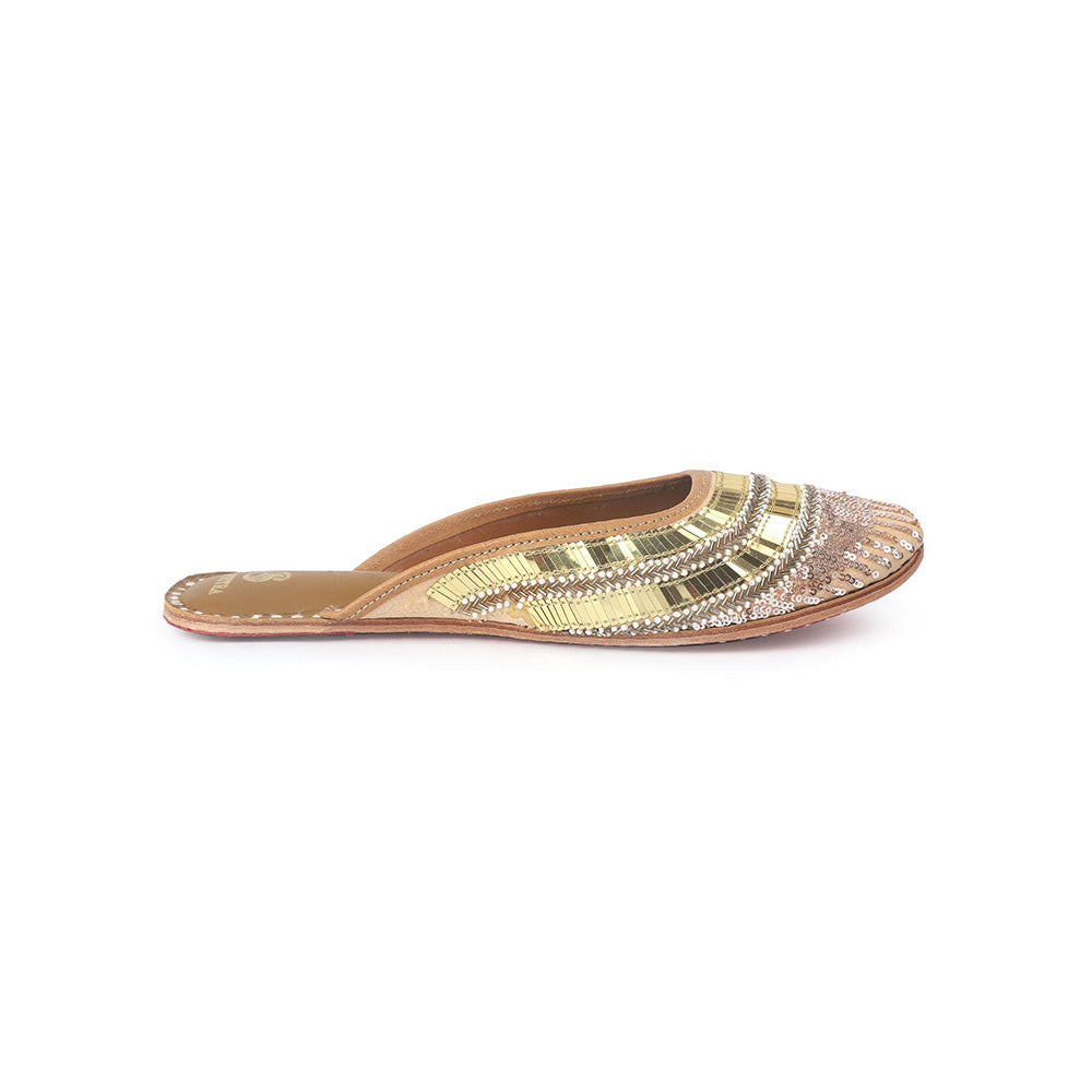Shilpsutra Women Gold Raatkali Mules