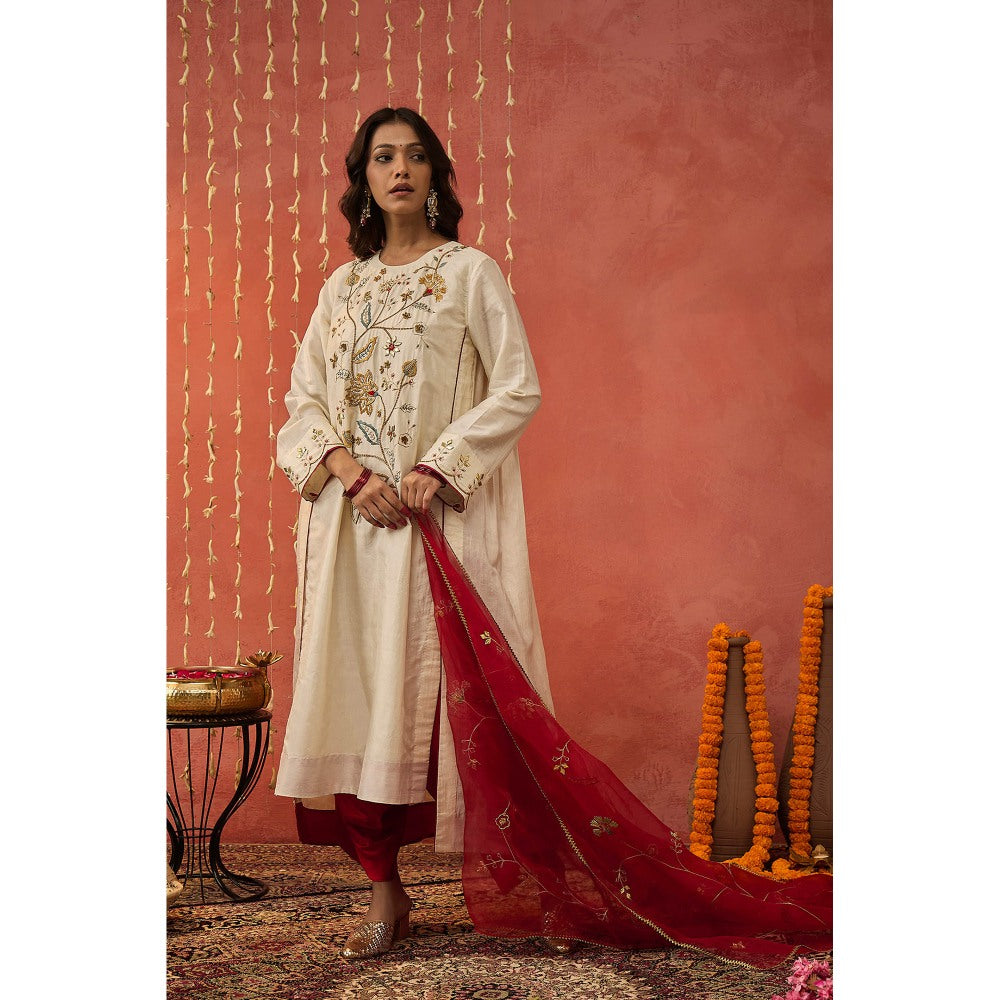 Shivani Bhargava Gehna Ivory Silk Embroidered Kurta with Dhoti and Dupatta (Set of 3)