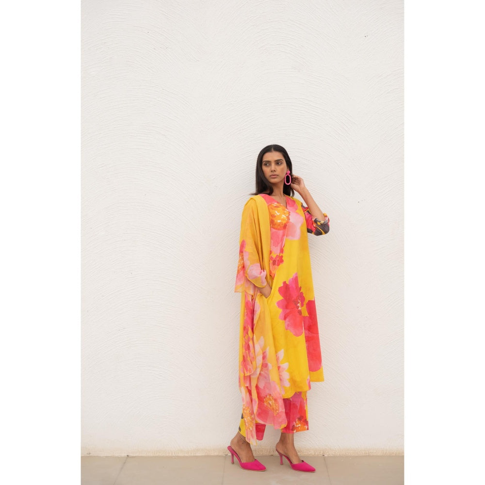 Silai Studio Floral Rhapsody Kurta with Pant (Set of 2)