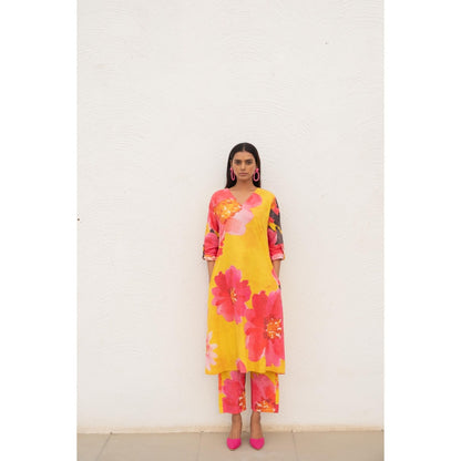 Silai Studio Floral Rhapsody Kurta With Pant and Dupatta (Set of 3)