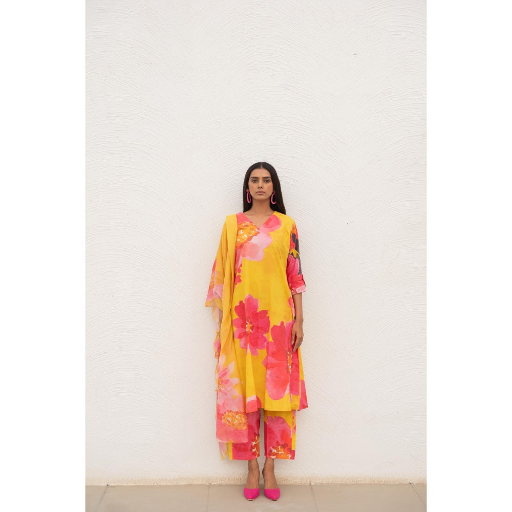 Silai Studio Floral Rhapsody Kurta With Pant and Dupatta (Set of 3)
