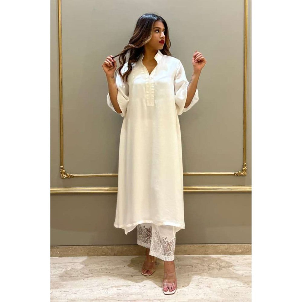 Label Simran Kochher White Surreal Netted Kurta With Pant (Set of 2)