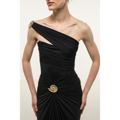 SOTBELLA BLACK ONE-SHOULDER DRAPED MAXI DRESS WITH GOLD SHELL DETAIL