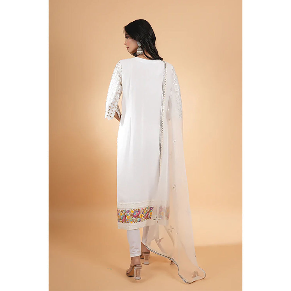 Studio Chiraiya Ivory Threads Of Tradition Kurta with Pant and Dupatta (Set of 3)