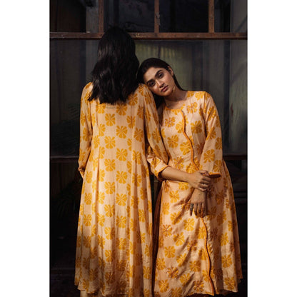 Suave by Neha Arora Yellow Bloom Scalloped Kurta With Pant (Set of 2)