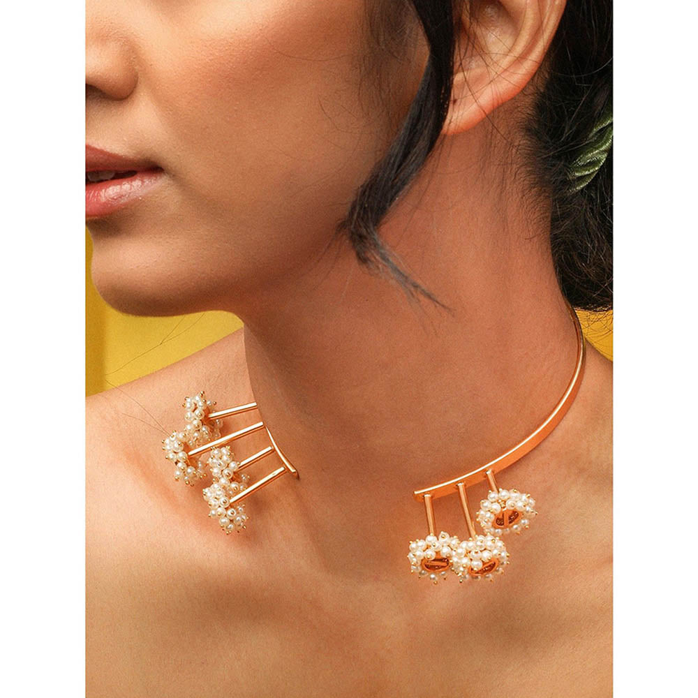 Suhani Pittie Pearl Bunch Staggered Choker