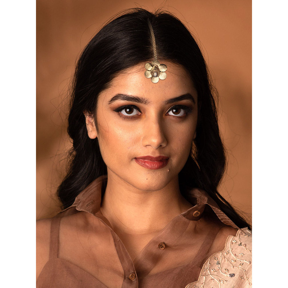Suhani Pittie Gold coin flower maang tikka with crystal
