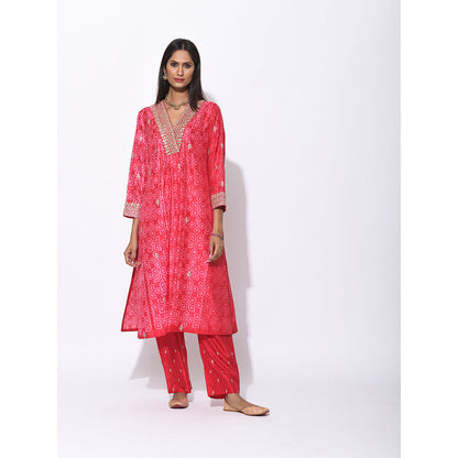 Swati Vijaivargie Pink Embroidered V Neck Shibori Kurta With Pant And Dupatta (Set of 3)