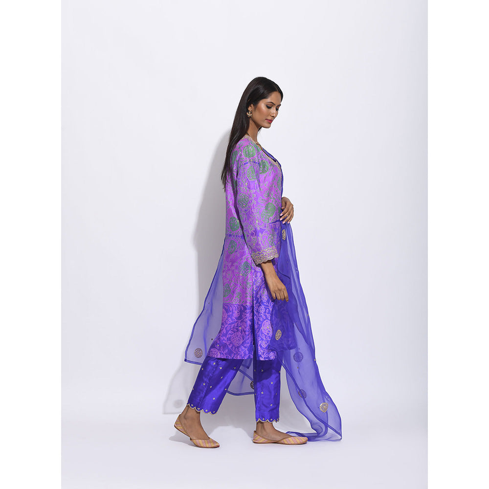 Swati Vijaivargie Purple Embroidered Kurta With Pant And Dupatta (Set of 3)