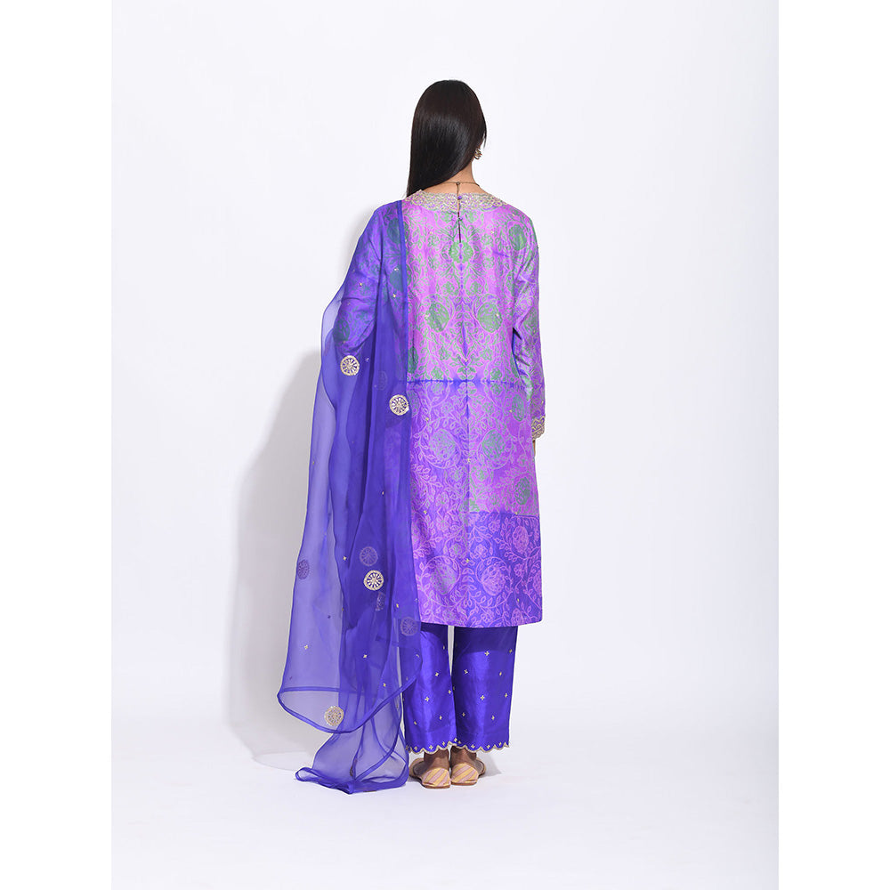 Swati Vijaivargie Purple Embroidered Kurta With Pant And Dupatta (Set of 3)