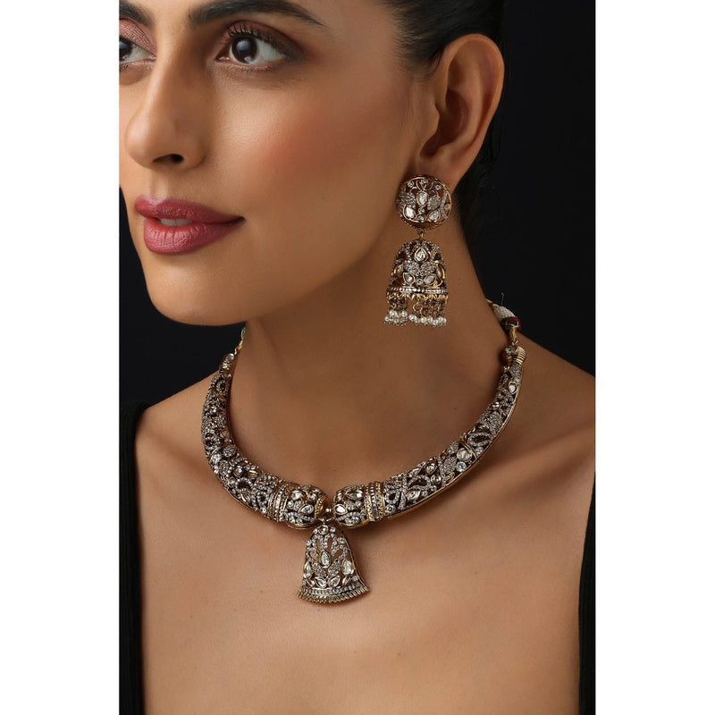 SWABHIMANN Gold Victorian Polki Hasli White Necklace with Earrings
