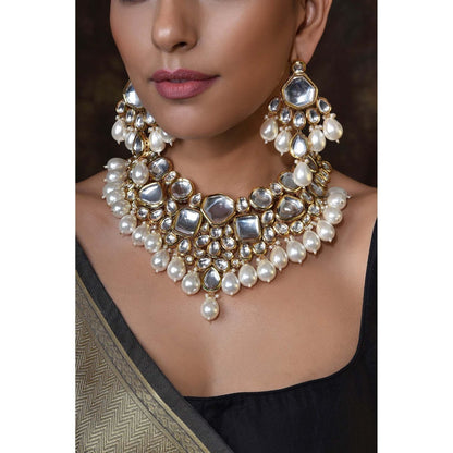 SWABHIMANN Adharsha White Gold Plated Polki Short Necklace with Earrings and Maang Tikka