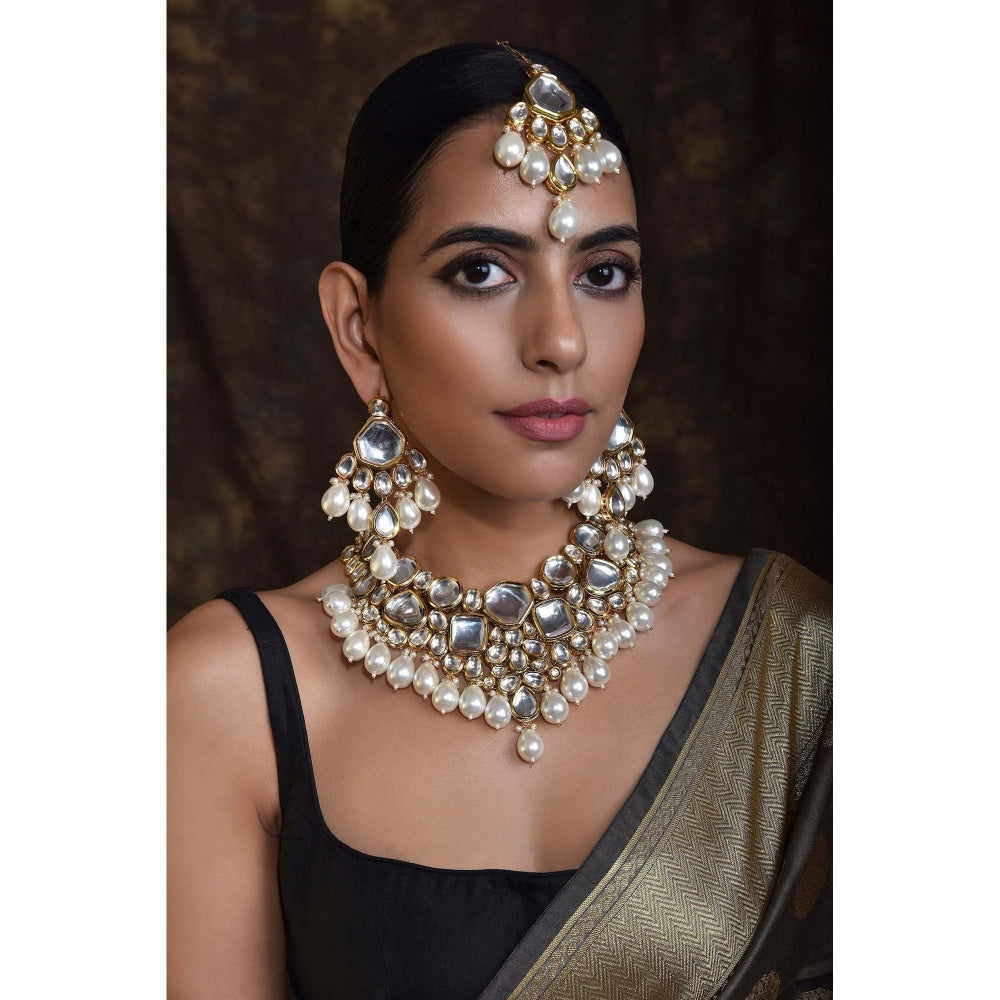 SWABHIMANN Adharsha White Gold Plated Polki Short Necklace with Earrings and Maang Tikka