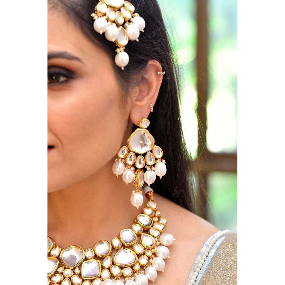 SWABHIMANN Adharsha White Gold Plated Polki Short Necklace with Earrings and Maang Tikka