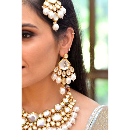 SWABHIMANN Adharsha White Gold Plated Polki Short Necklace with Earrings and Maang Tikka